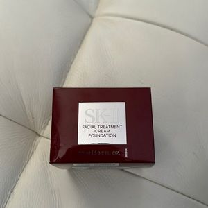 SK-II facial treatment cream foundation / color : 330 radiant ochre- new in box.